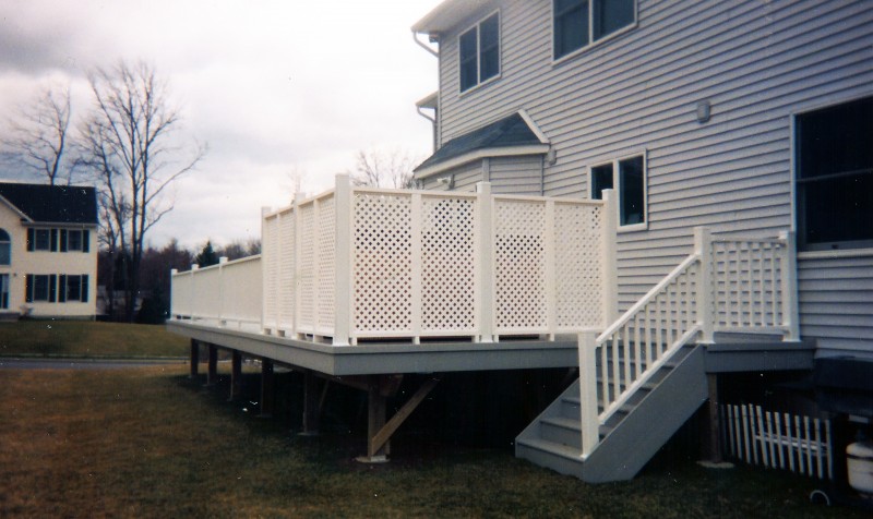 Synthetic Deck w/ Lattice